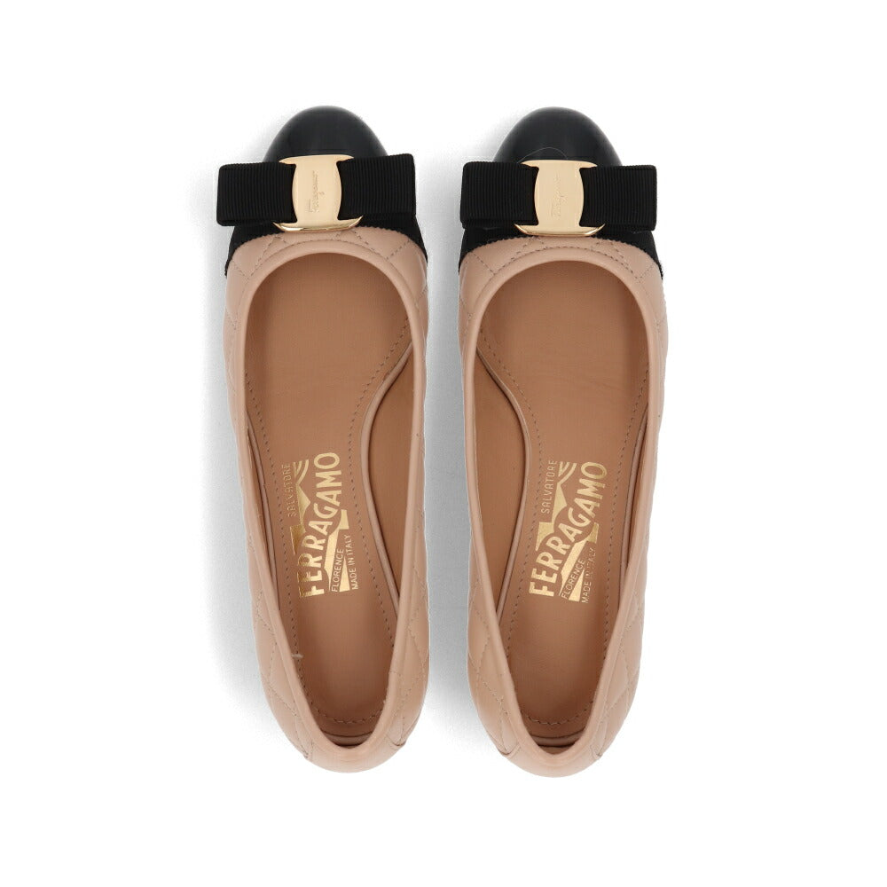 FERRAGAMO パンプス ブラック×ベージュ  ヴァラ・リボン キルティング VARA Q 702227