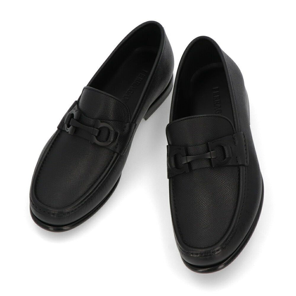 FERRAGAMO フェラガモ メンズ シューズ レザーシューズ ブラック カーフスキン ラバー ガンチーニ モカシン ローファー 688525
