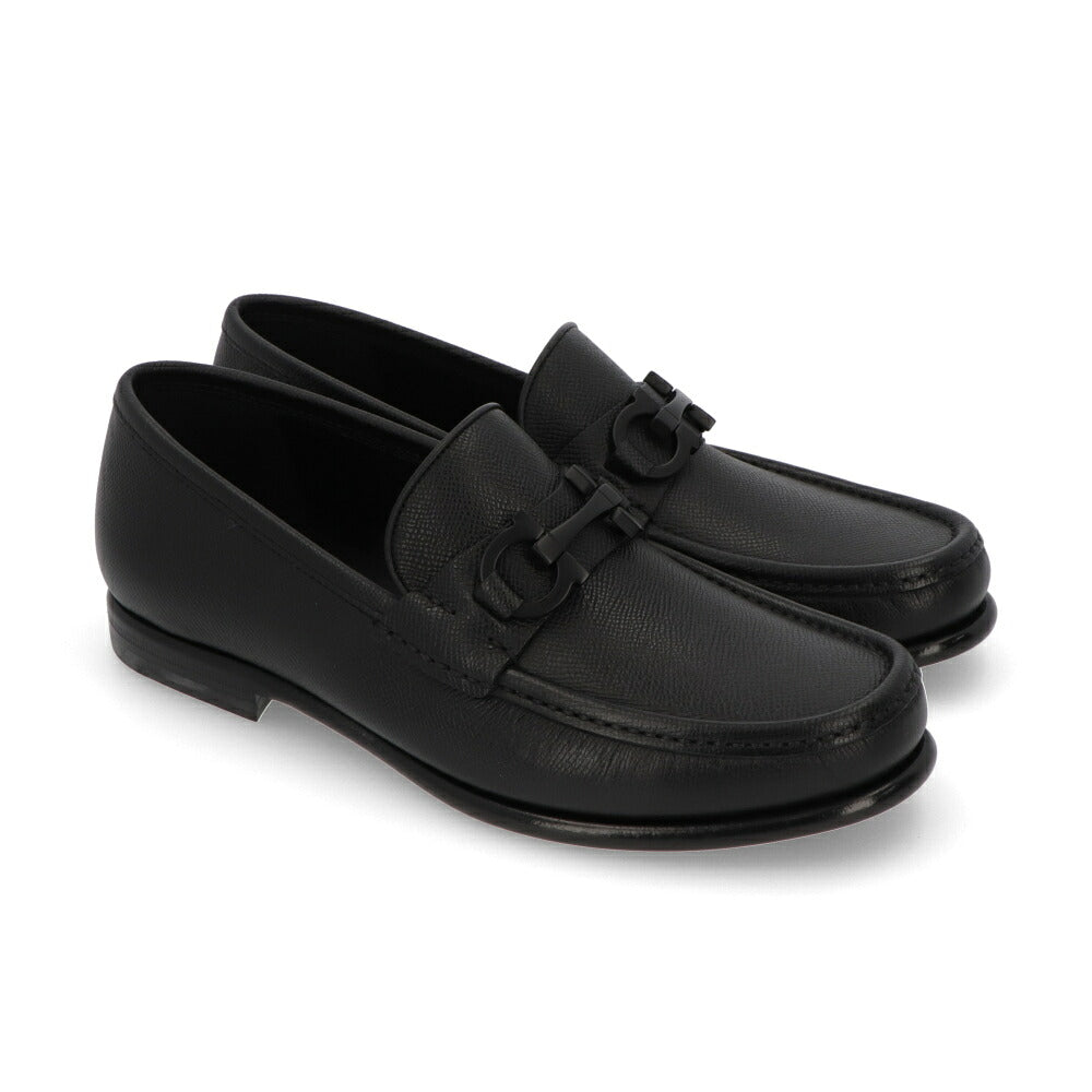 FERRAGAMO フェラガモ メンズ シューズ レザーシューズ ブラック カーフスキン ラバー ガンチーニ モカシン ローファー 688525