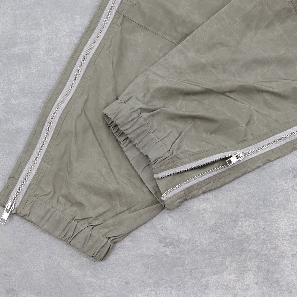 ケンゾー ボトムス ナイロンパンツ メンズ PATGHED JOG PANT グレー ジョガーパンツ アウトドア スポーツ ロゴ FA55PA6831NW 92