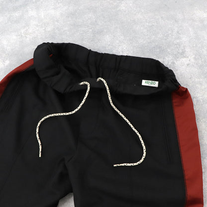 ケンゾー KENZO ボトムス ロングパンツ メンズ ブラック レッド サイドライン ポケット付き テーパードパンツ パッチ F965PA2191RC 99