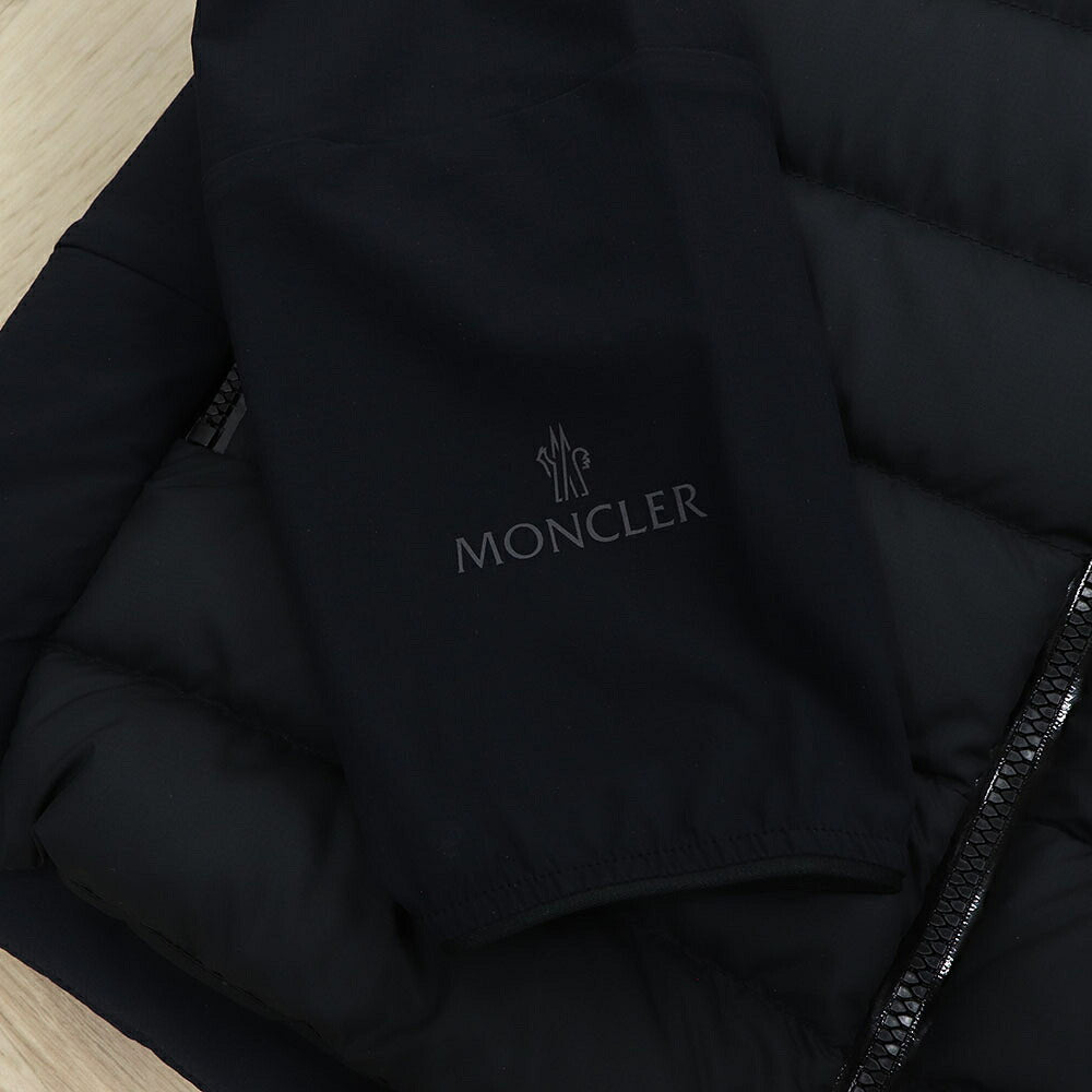 MONCLER ダウンウェア ブラック ダウン ナイロン ハーフ・ショート丈 1A00033 596IU