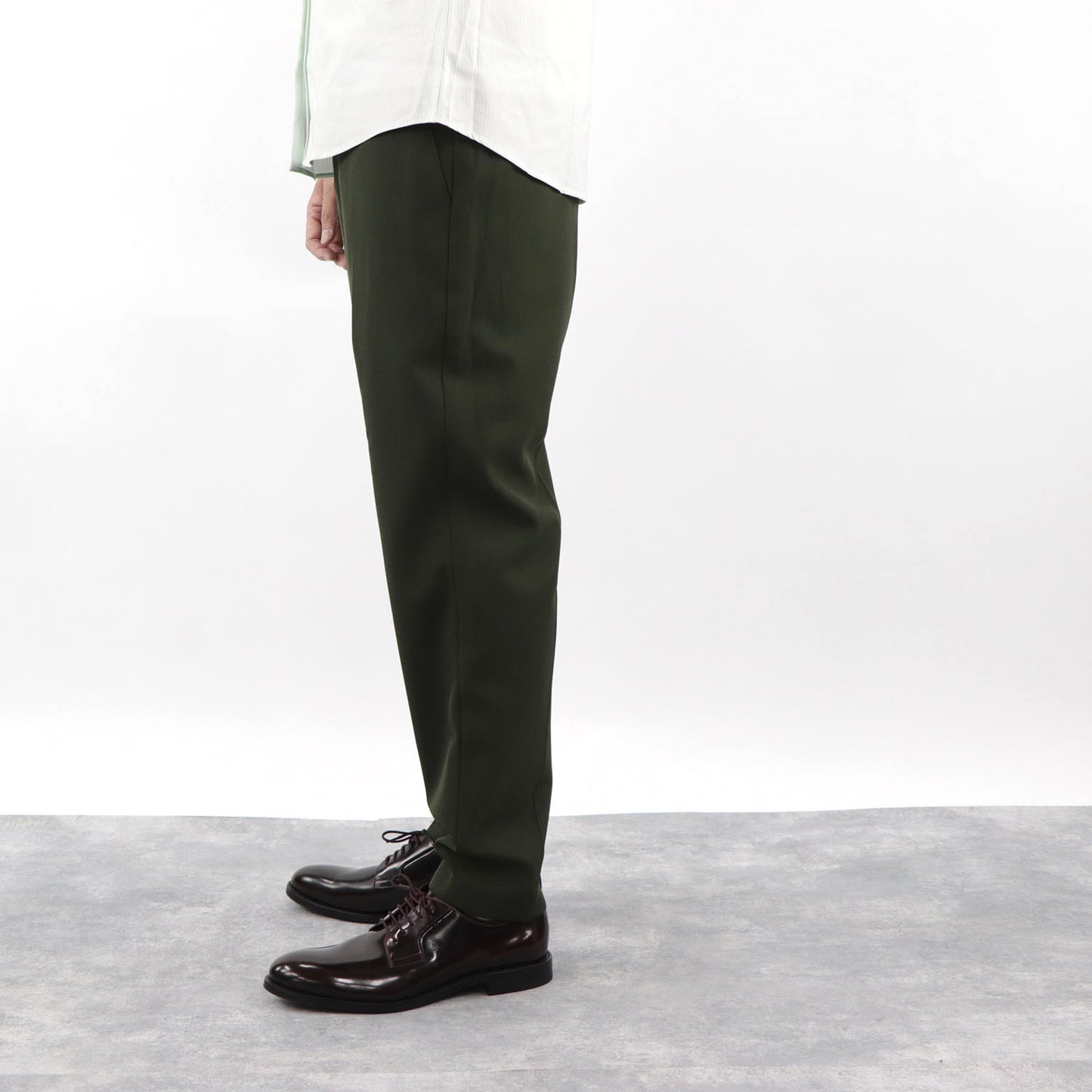 メゾン キツネ ボトムス テーパードパンツ メンズ ウール カーキ