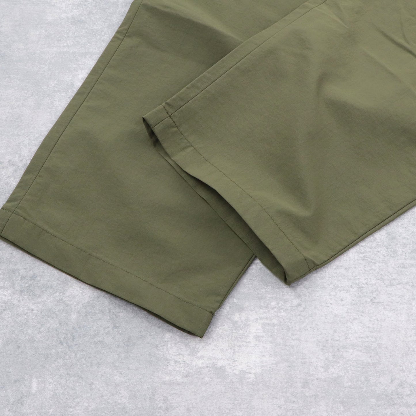 メゾン キツネ テーパードパンツ カーキ