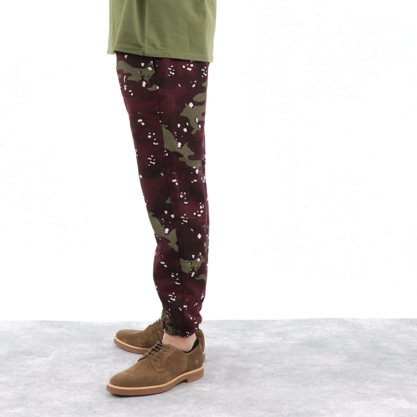 メゾン キツネ ボトムス JM01304KM0019 メンズ 迷彩