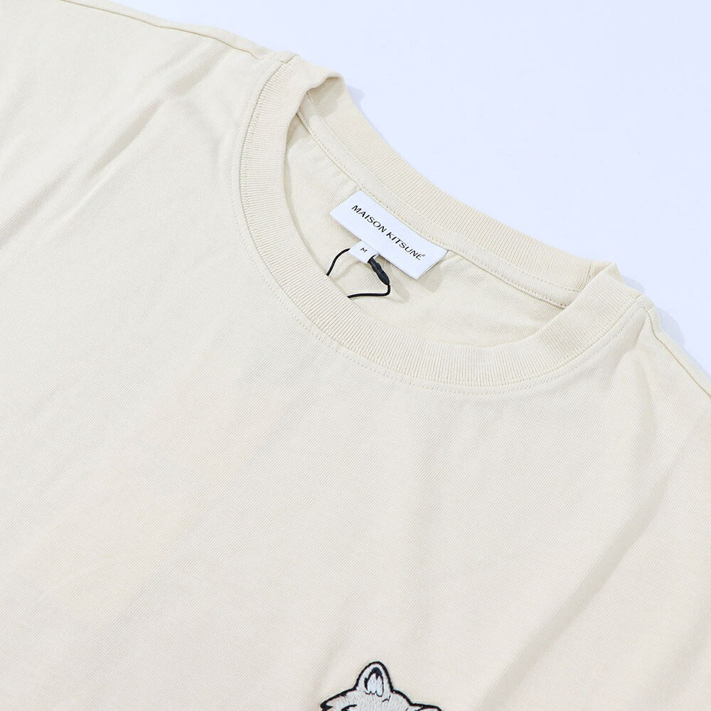 メゾン キツネ MAISON KITSUNE トップス Tシャツ・カットソー メンズ クリーム ライトグリーン フォックスパッチ コットン 無地 ワンポイント 半袖 クルーネック 半袖 LM00107KJ0119