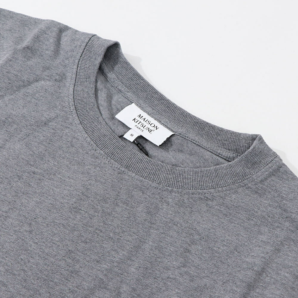 メゾン キツネ MAISON KITSUNE トップス Tシャツ・カットソー メンズ  カーキ メランジグレー フォックスパッチ コットン 無地 ワンポイント 半袖 クルーネック 半袖 MM00127KJ0118