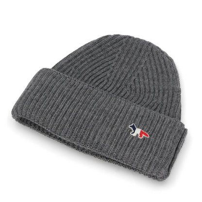 メゾン キツネ MAISON KITSUNE 帽子 ニット帽 ユニセックス TRICOLOR FOX グレージュ フトリコロールフォックスパッチ ワンポイント ウール シンプル 無地 ビーニー DU06120KT1022