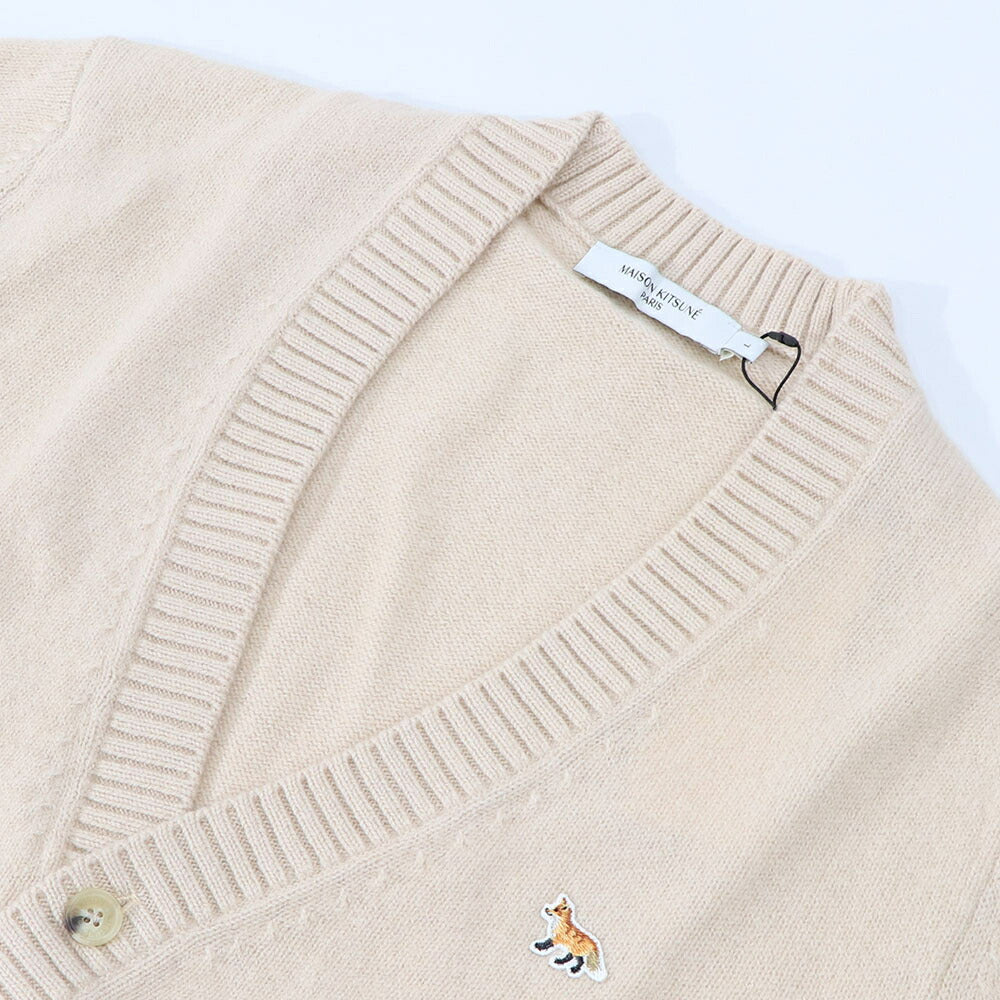 メゾン キツネ MAISON KITSUNE トップス カーディガン メンズ BABY FOX PATCH COSY CARDIGAN ベージュ ベビーフォックスパッチ ウール 無地 ワンポイント 長袖 HM00501KT1006
