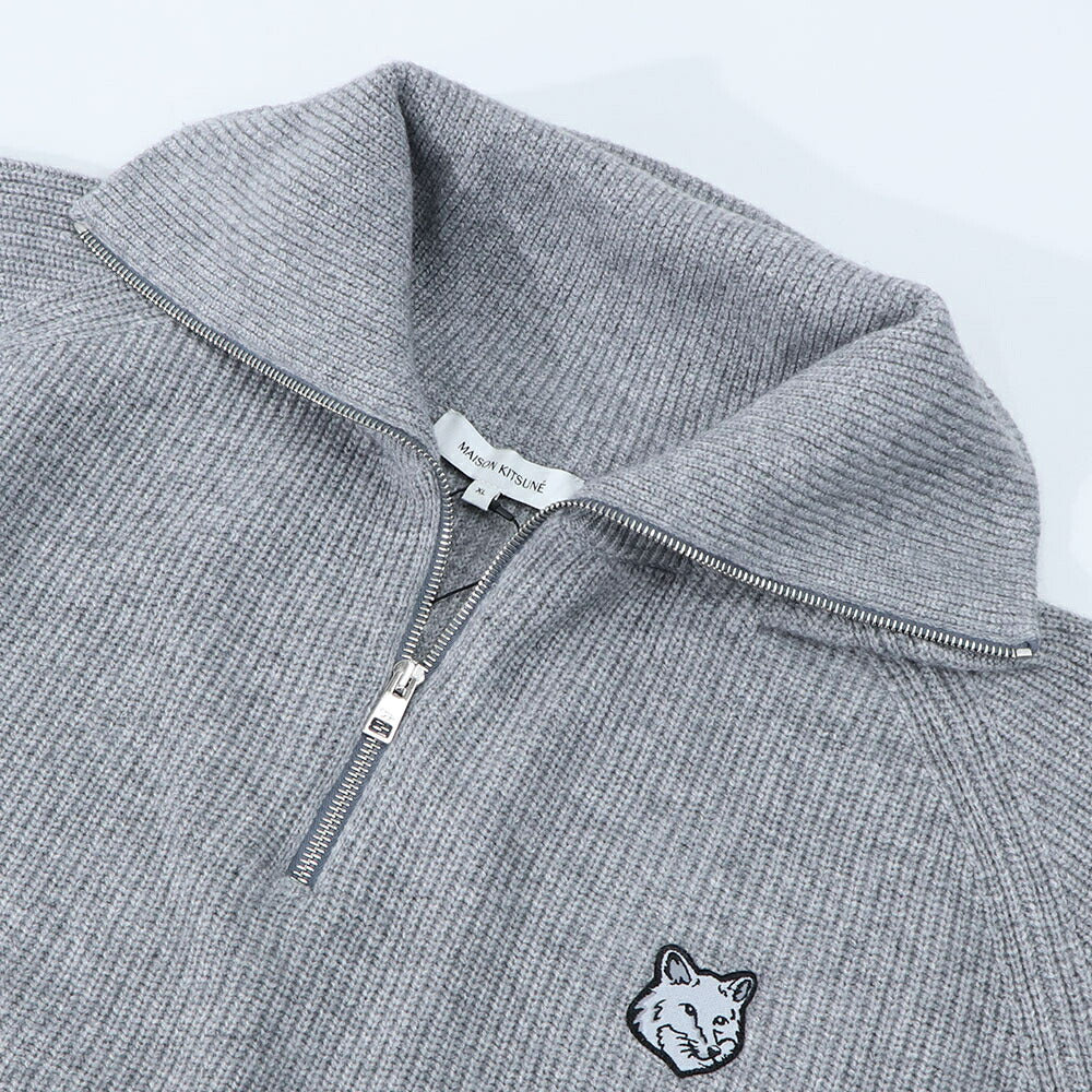 メゾン キツネ MAISON KITSUNE トップス ニット メンズ  グレージュ フォックスパッチ セーター ハーフジップ 無地 ワンポイント 長袖 LM00807KT1093