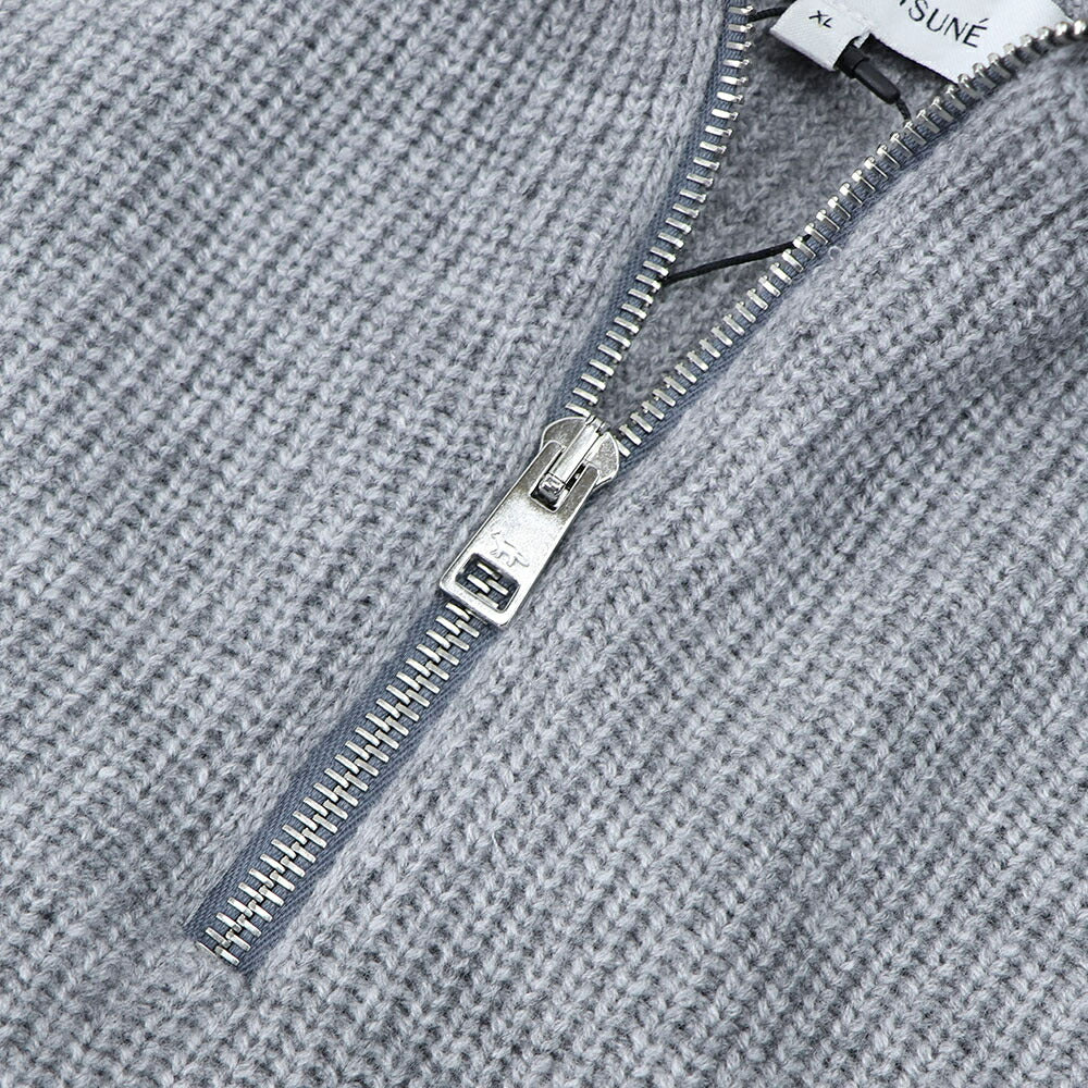 メゾン キツネ MAISON KITSUNE トップス ニット メンズ  グレージュ フォックスパッチ セーター ハーフジップ 無地 ワンポイント 長袖 LM00807KT1093