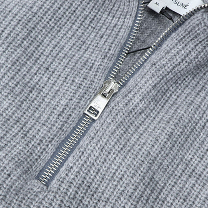 メゾン キツネ MAISON KITSUNE トップス ニット メンズ  グレージュ フォックスパッチ セーター ハーフジップ 無地 ワンポイント 長袖 LM00807KT1093