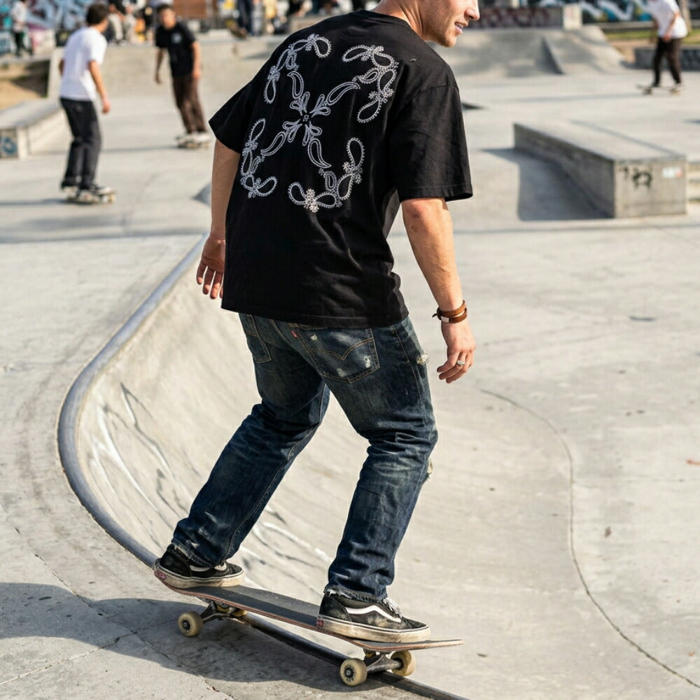 Off-White Tシャツ BLACK バンダナスケート バックプリント 半袖 OMAA120S24JER0031001