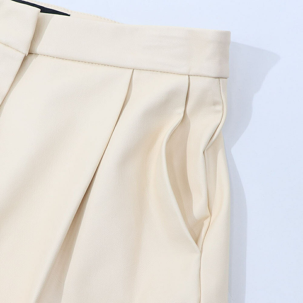 PINKO ショートパンツ ベージュ レザー風 合皮 1G17HS-7105
