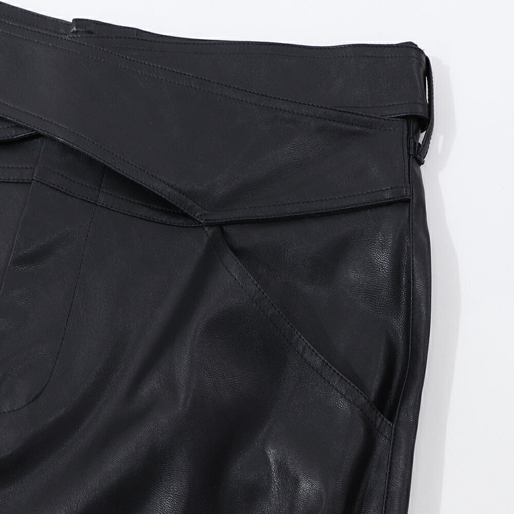 PINKO ロングパンツ ブラック レザー風 100307-7105