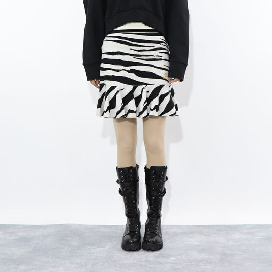 PINKO ホワイト×ブラック ゼブラ柄 ミニスカート ロゴ 刺繍 1G17N4-Y81Y