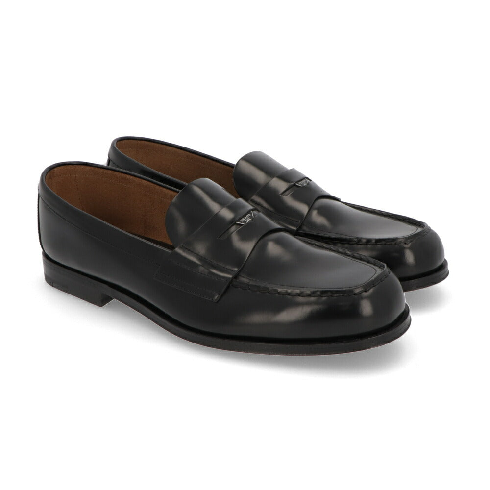 PRADA ブラッシュドレザー ローファー ブラック トライアングルロゴ 2DB201 055