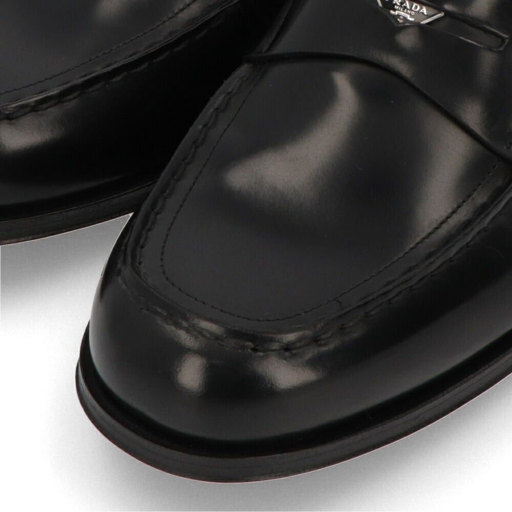 PRADA ブラッシュドレザー ローファー ブラック トライアングルロゴ 2DB201 055