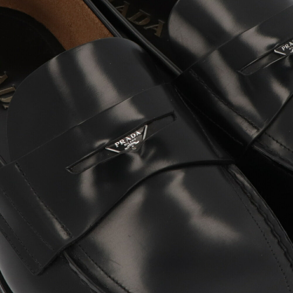 PRADA ブラッシュドレザー ローファー ブラック トライアングルロゴ 2DB201 055