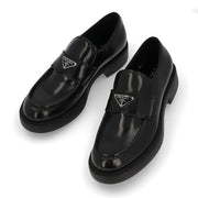 PRADA ブラック 革靴 トライアングルロゴメタル ローファー 2DE127 055