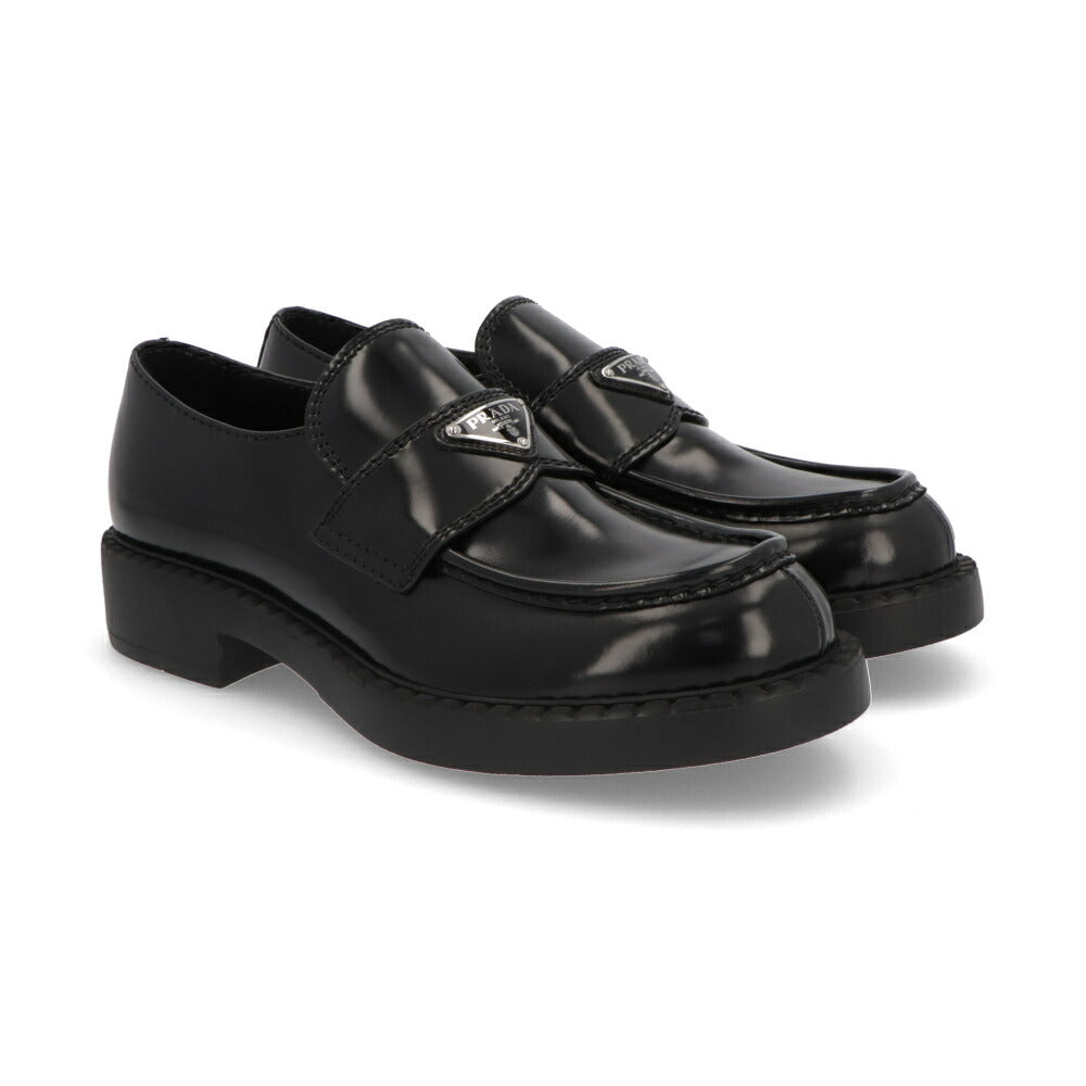PRADA ブラック 革靴 トライアングルロゴメタル ローファー 2DE127 055
