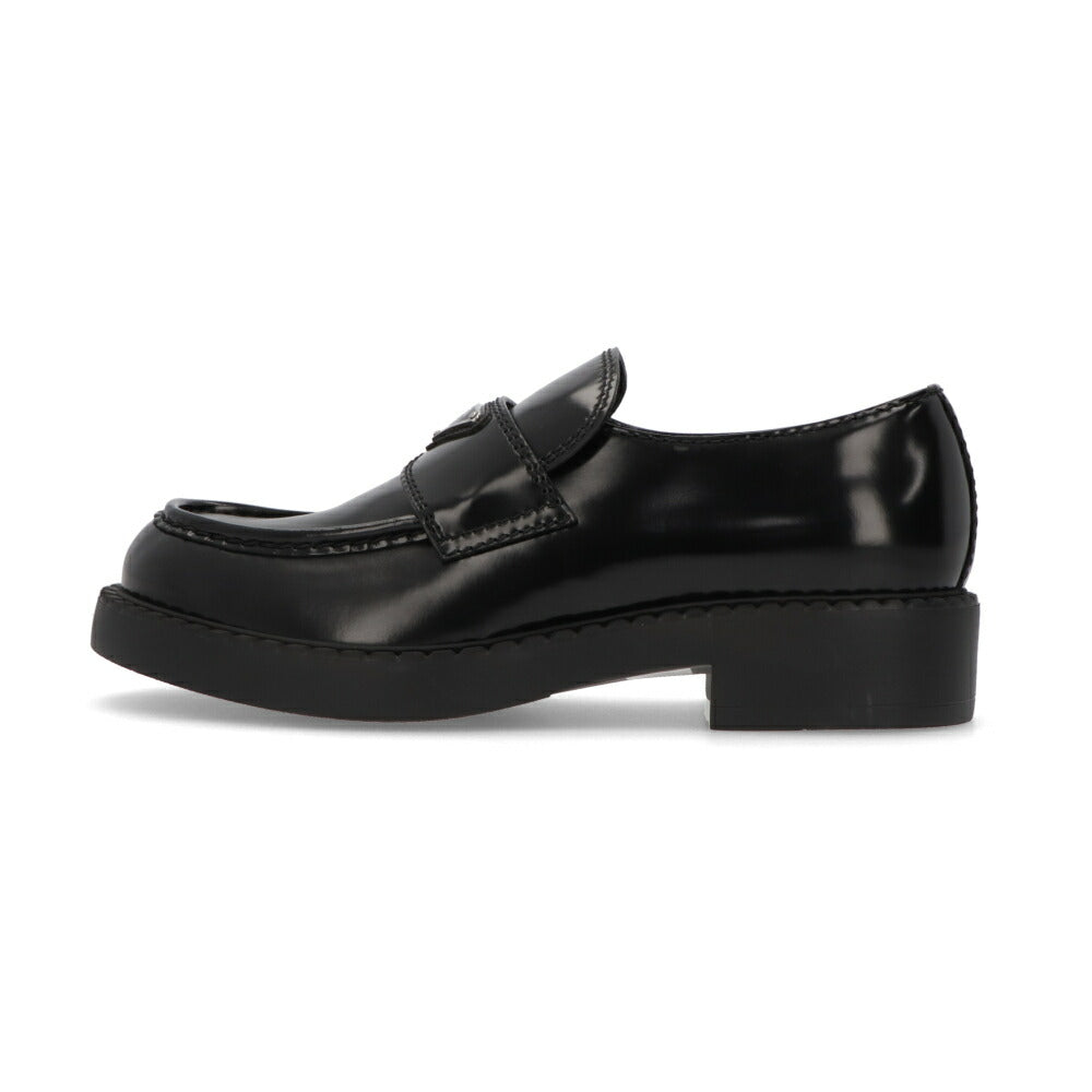 PRADA ブラック 革靴 トライアングルロゴメタル ローファー 2DE127 055
