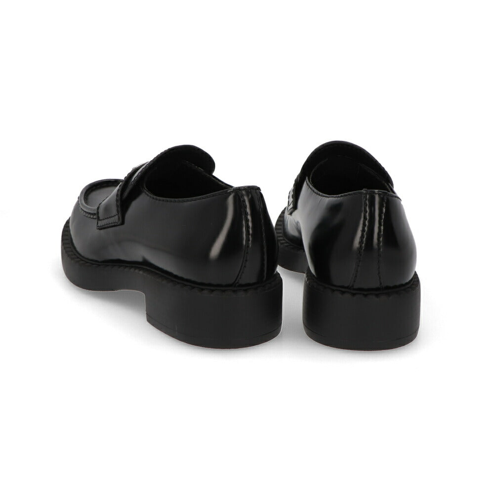 PRADA ブラック 革靴 トライアングルロゴメタル ローファー 2DE127 055