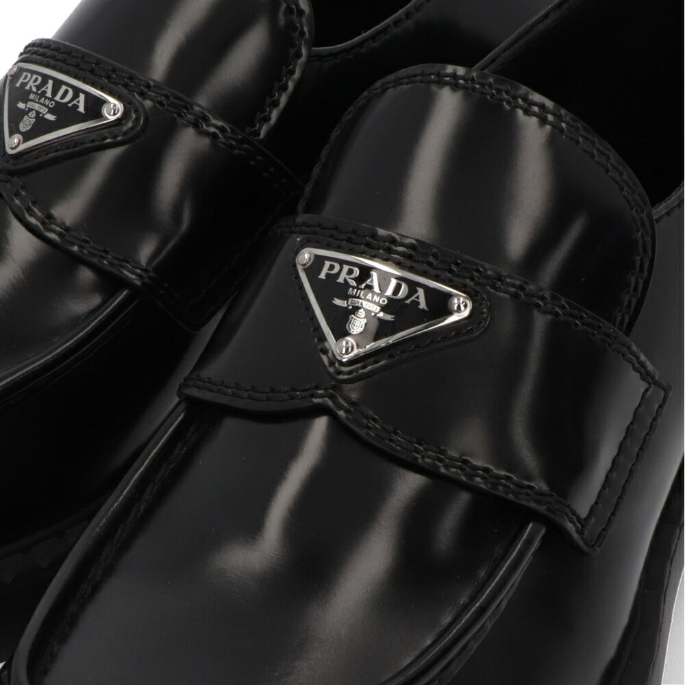 PRADA ブラック 革靴 トライアングルロゴメタル ローファー 2DE127 055