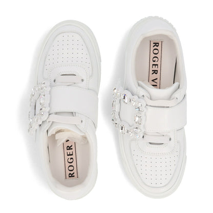 Roger Vivier スニーカー ホワイト ローカット ビジュー付きバックル RVW68737440JUS