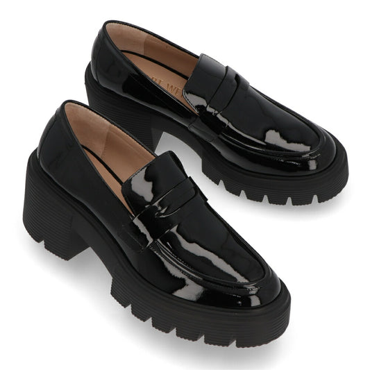 スチュアートワイツマン STUART WEITZMAN シューズ レザーシューズ レディース SOHO LOAFER ブラック パテントレザー 厚底ローファー 無地 シンプル ロゴ ローファー SB814