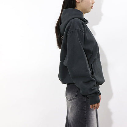 スポーティー＆リッチ Sporty＆Rich トップス スウェット・トレーナー ユニセックス Accessible open hood faded black グレー コットン メンズ レディース 裏起毛 ロゴ バックプリント フード フーディー HOAW232FB