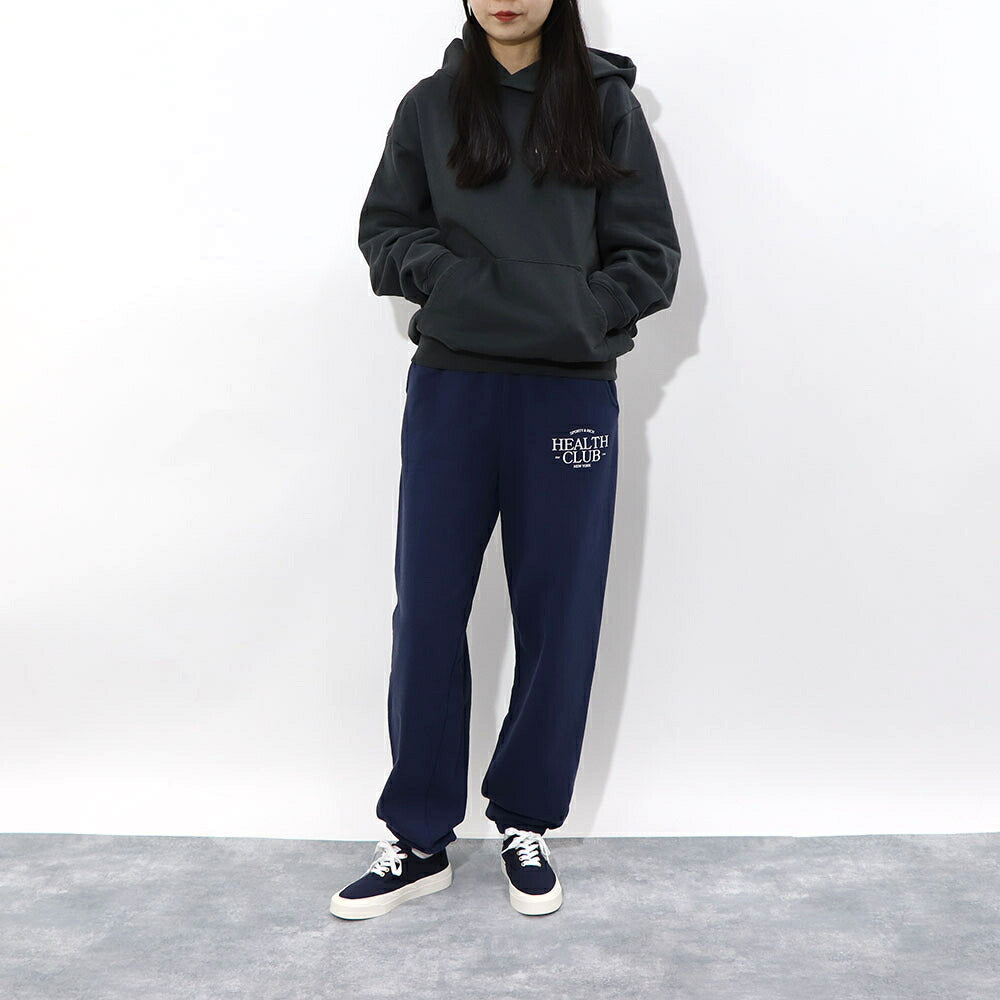 スポーティー＆リッチ Sporty＆Rich ボトムス ロングパンツ ユニセックス ネイビー コットン 裏起毛 メンズ レディース ロゴプリント スウェットパンツ SRB1PT206