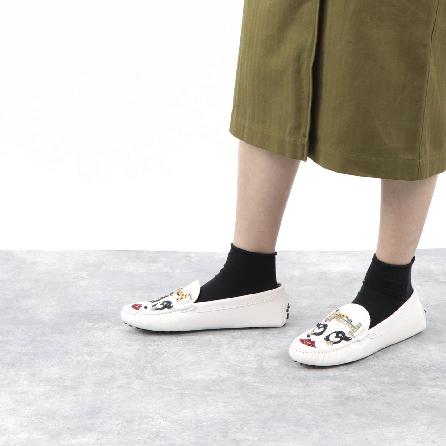 トッズ シューズ レザーシューズ ローファー レディース ホワイト ゴンミーニ モカシン ドライビングシューズ ダブル Tバックル XXW00G0V880HWE