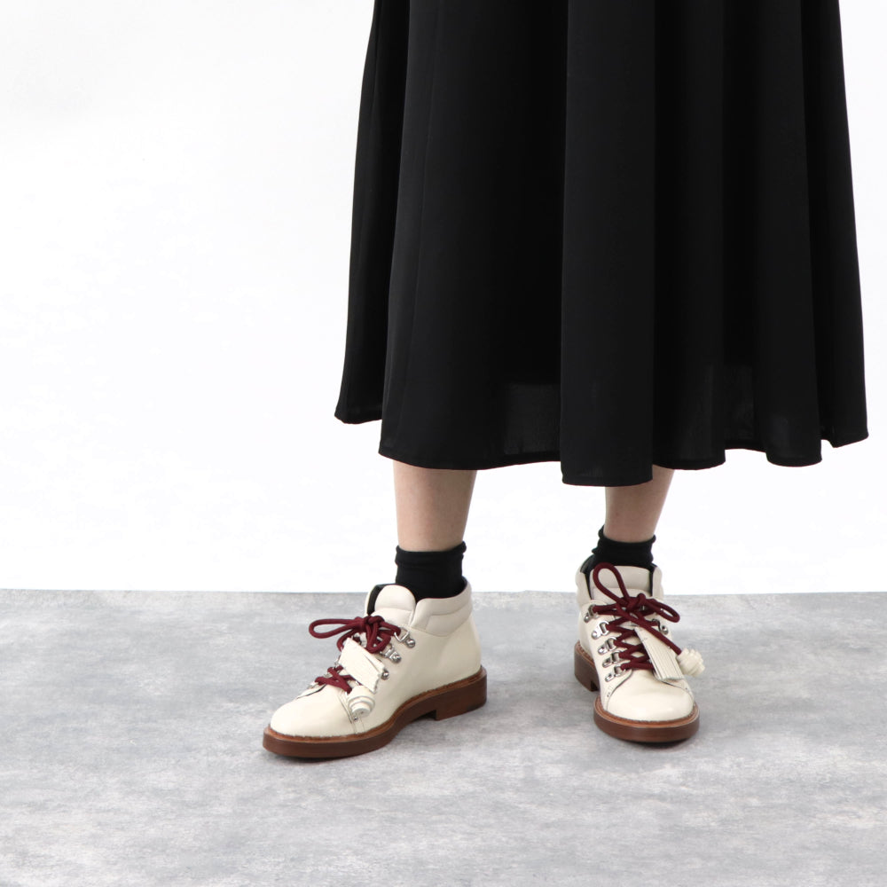 TOD’S ショートブーツ アイボリー レザー レースアップ