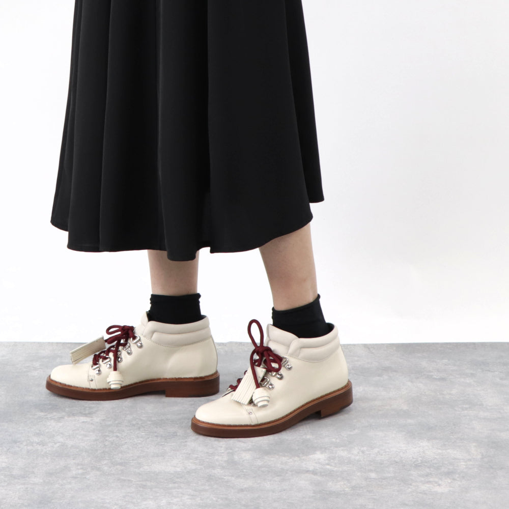 TOD’S ショートブーツ アイボリー レザー レースアップ