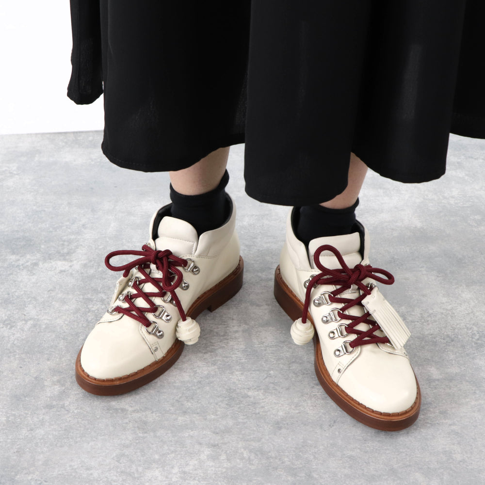 TOD’S ショートブーツ アイボリー レザー レースアップ