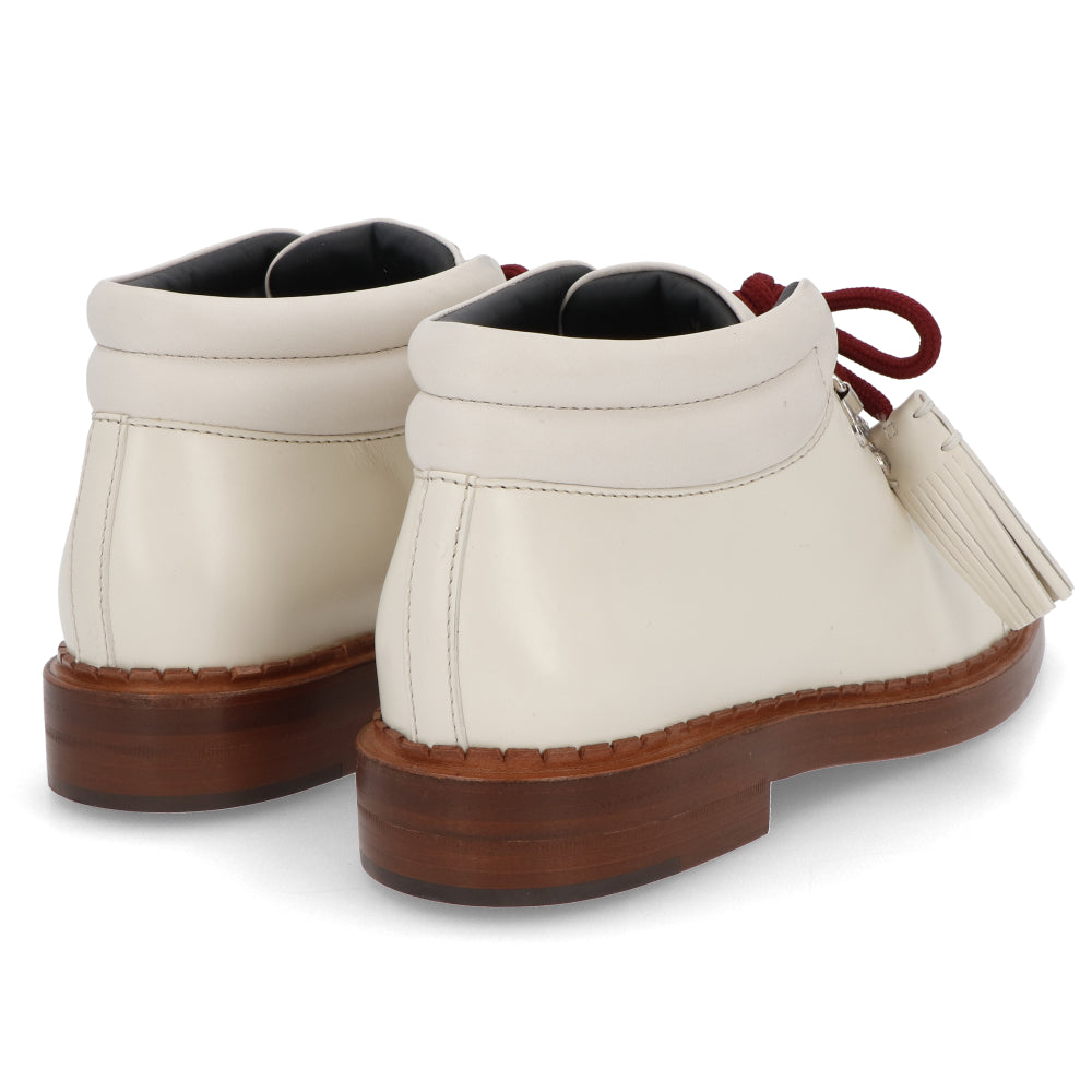 TOD’S ショートブーツ アイボリー レザー レースアップ