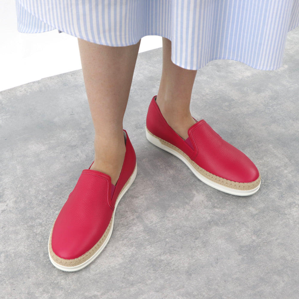 トッズ TOD’S スリッポン レッド ユニセックス