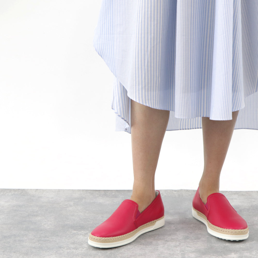 トッズ TOD’S スリッポン レッド ユニセックス