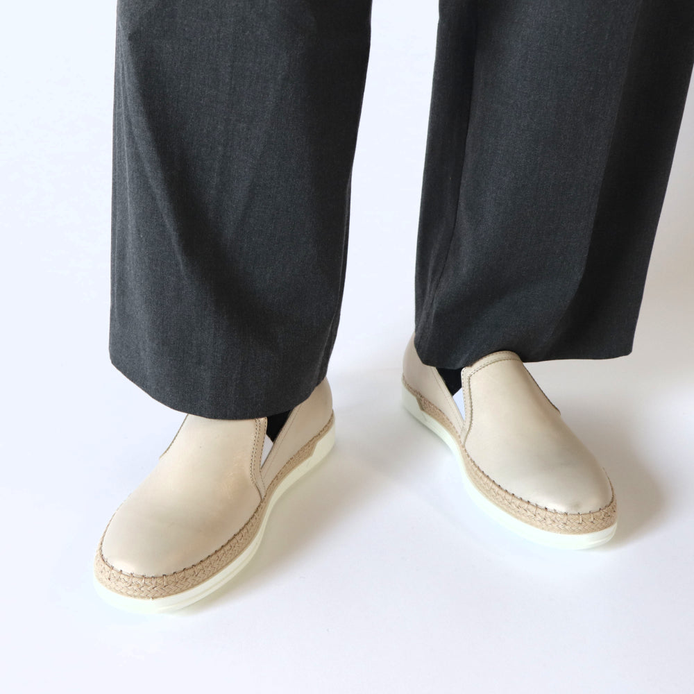 トッズ TOD’S スリッポン ベージュ レザー ユニセックス
