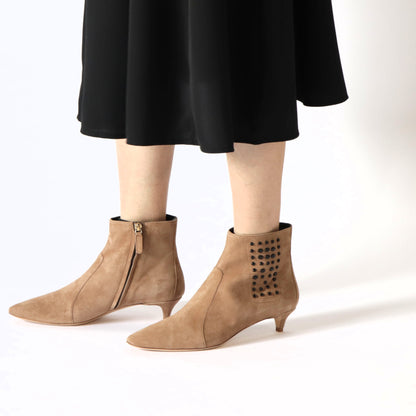 TOD’S ショートブーツブーツ ベージュ スエード ローヒール