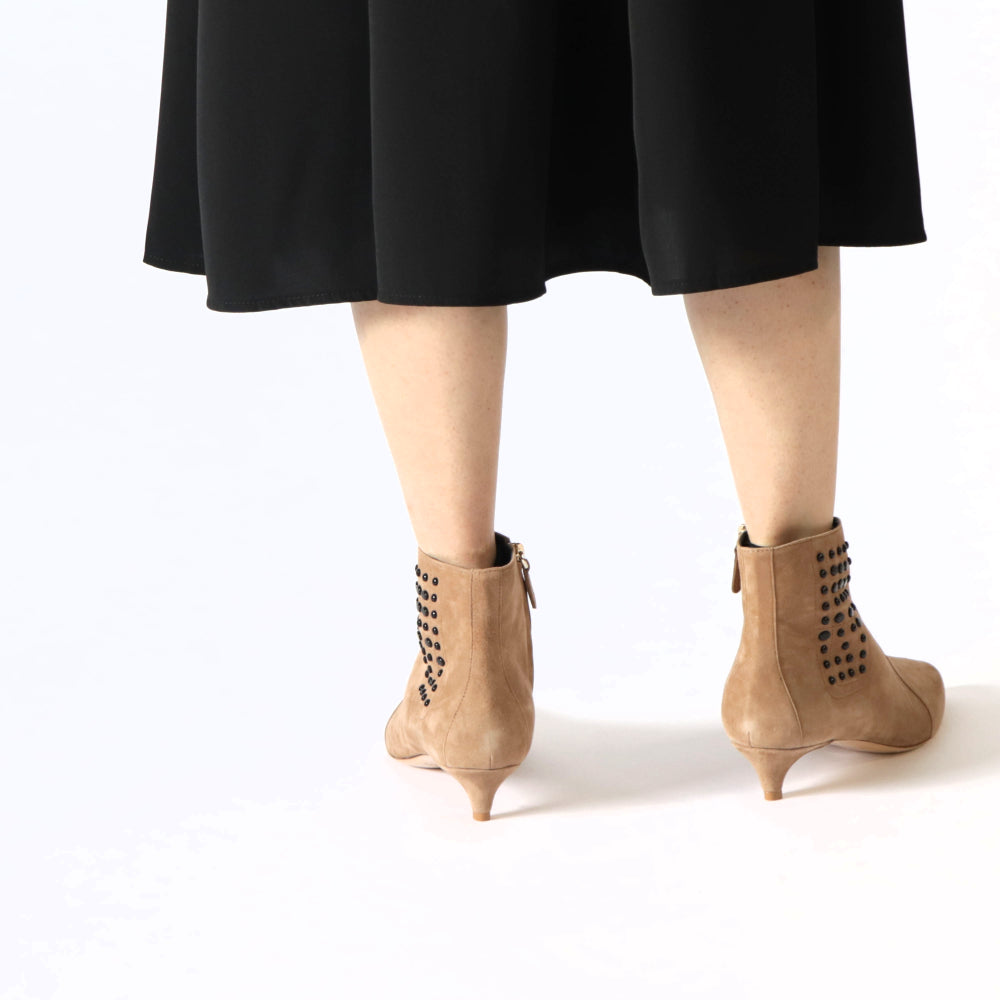 TOD’S ショートブーツブーツ ベージュ スエード ローヒール