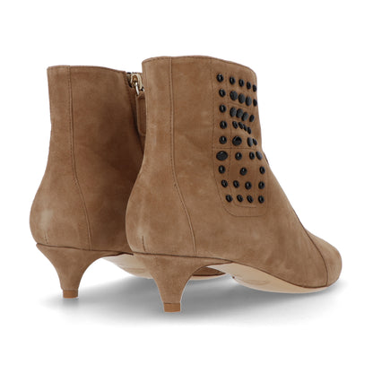 TOD’S ショートブーツブーツ ベージュ スエード ローヒール