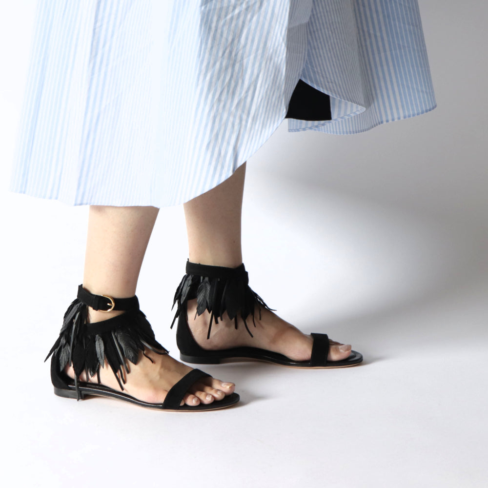TOD’S フラットサンダル ブラック スエード フリンジ付き