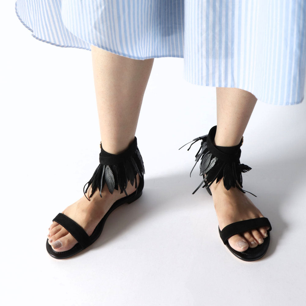 TOD’S フラットサンダル ブラック スエード フリンジ付き