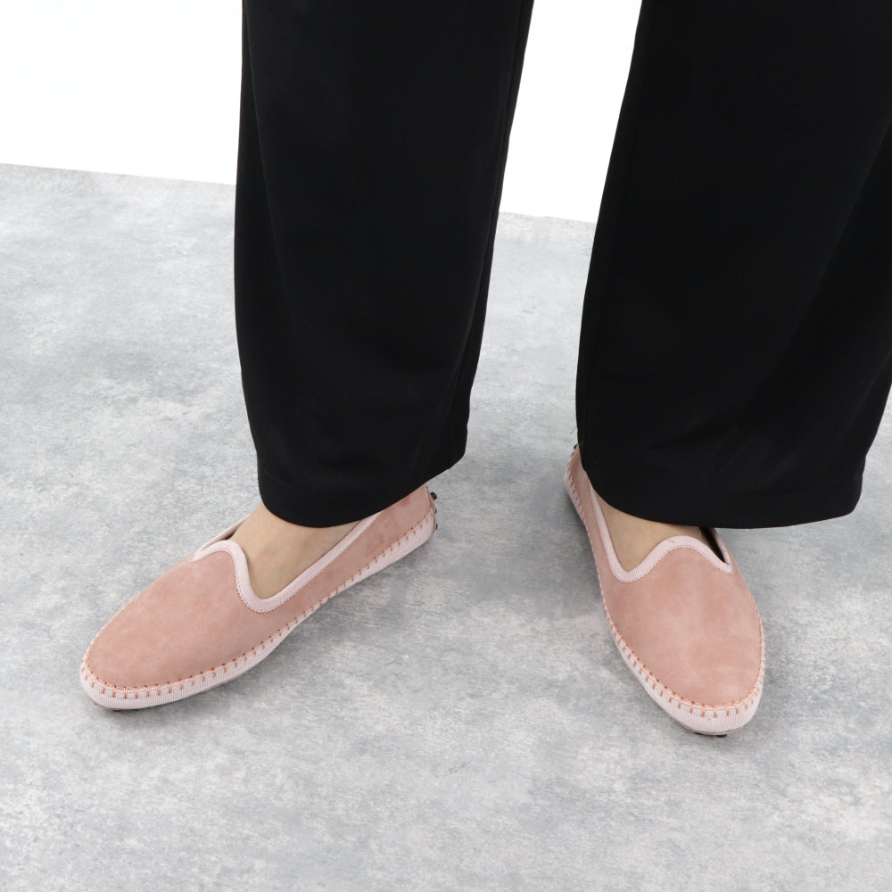 トッズ シューズ パンプス レディース ピンクベージュ レッド スエード ステッチ モカシン ドライビングシューズ ヒールなし XXW24B0AI70HR0