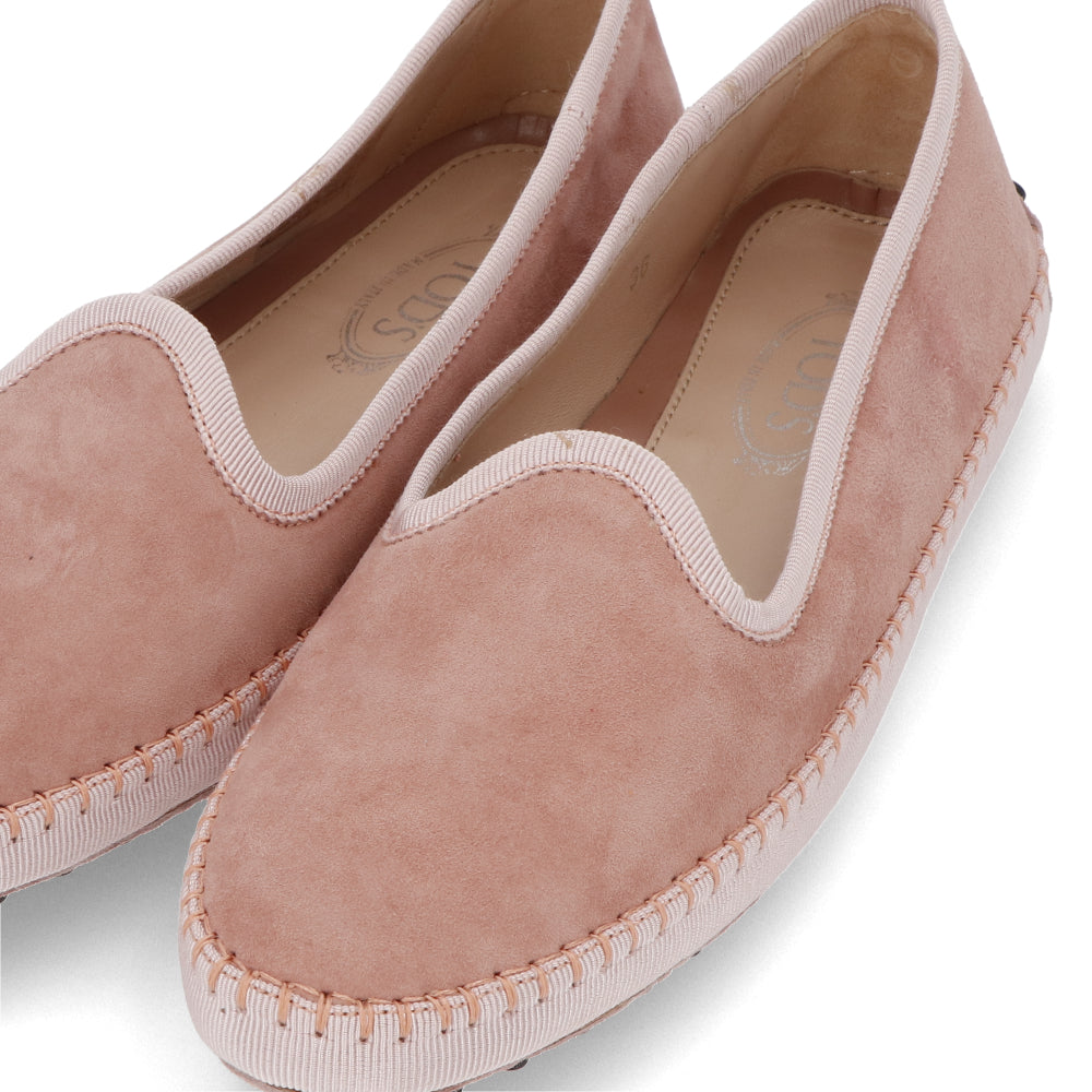 トッズ シューズ パンプス レディース ピンクベージュ レッド スエード ステッチ モカシン ドライビングシューズ ヒールなし XXW24B0AI70HR0