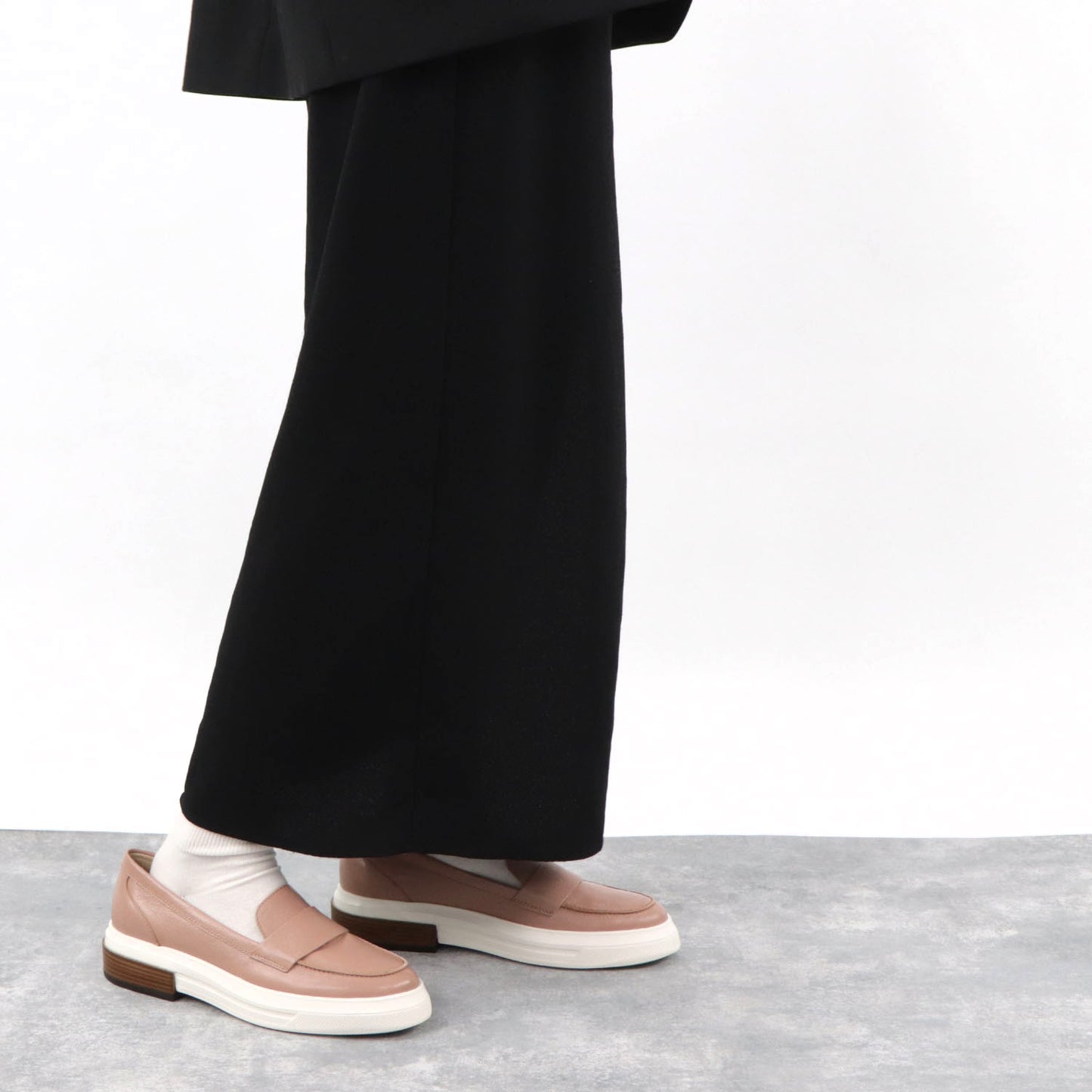 トッズ シューズレディース レッド ベージュ レザー モカシン 厚底 無地 XXW92B0Y41ZQUI