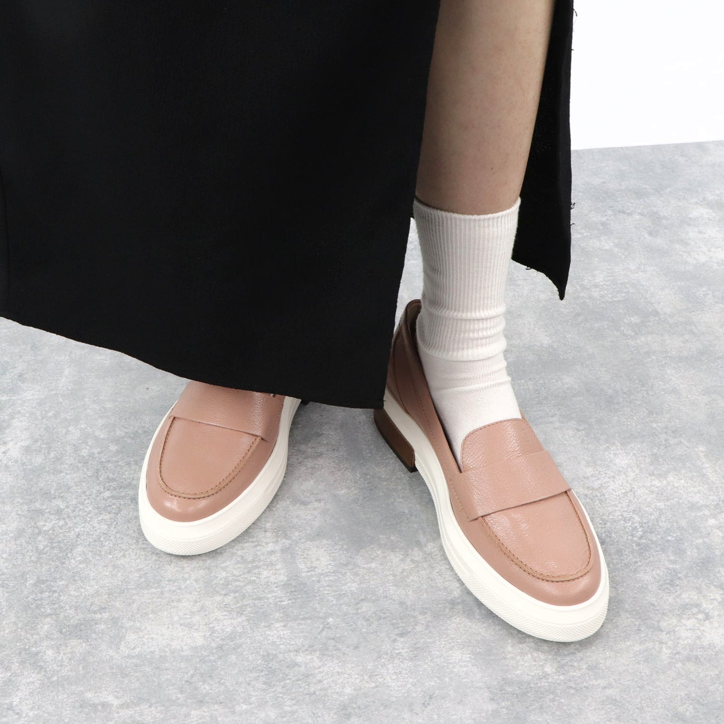 トッズ シューズレディース レッド ベージュ レザー モカシン 厚底 無地 XXW92B0Y41ZQUI