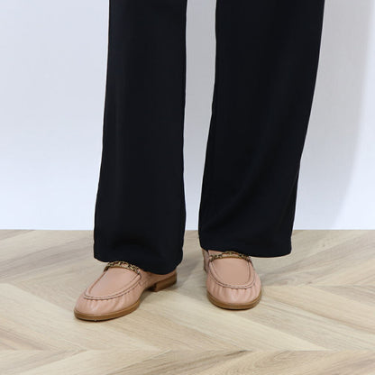 TOD'S ピンクベージュ ロゴ ローファー XXW19K0HC80SOM